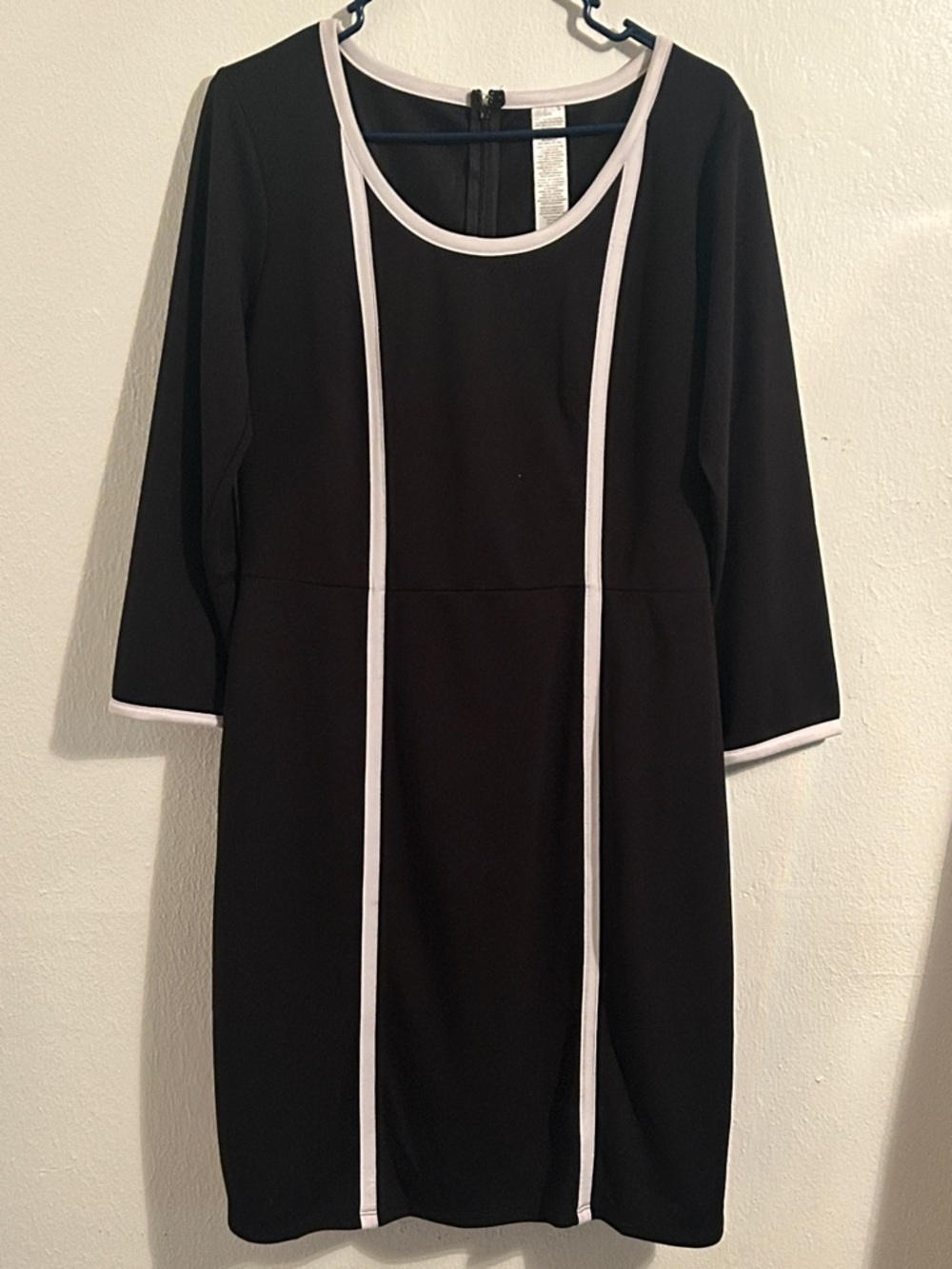 “REASONABLE OFFER ONLY” Black Sheath Classic Dress-Cream Trim 😍